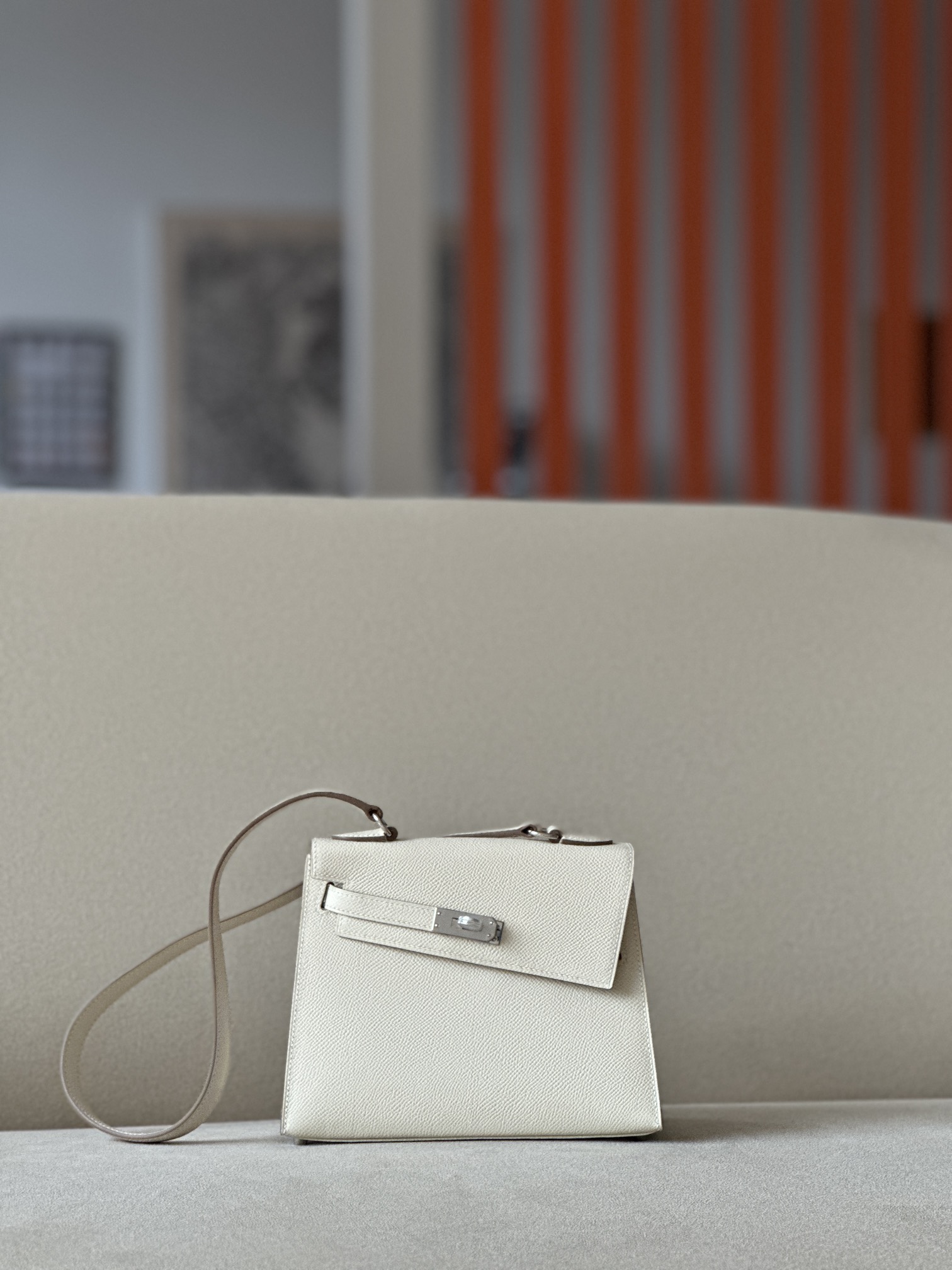 希少　エルメス　ツイリー　ケリー柄　グレー　エタン　グリス　エトゥープ HERMES エルメス ケリー 50 ヴォヤージュ エトゥープ □J刻印