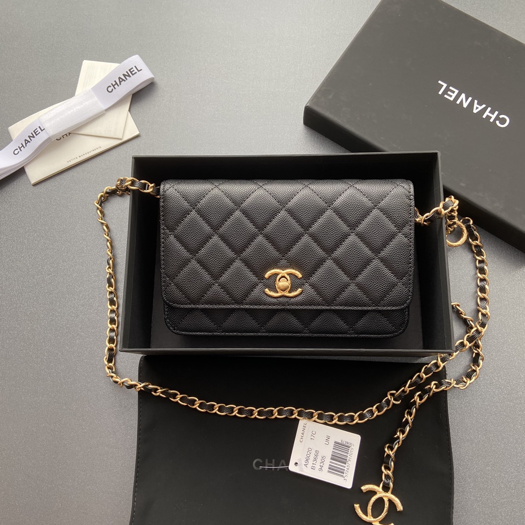 黒 チェーン ゴールド金具 キャビアスキンAP0250 シャネル CHANEL マトラッセ チェーンウォレット AP0250