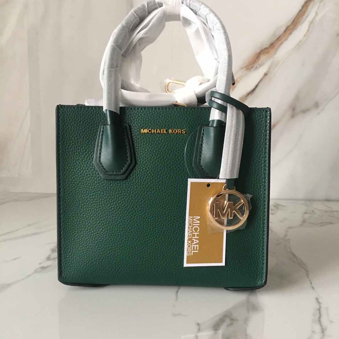 Michael Kors メッセンジャーバッグ オリーブグリーン スタッズ付き マイケルコース バッグ アウトレット MICHAEL KORS ショルダーバッグ