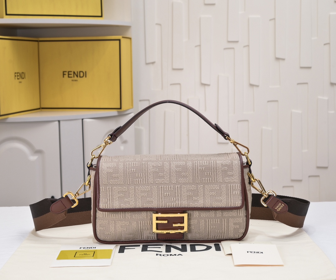 Fendi FFロゴ ポーチ ベージュ キャンバス