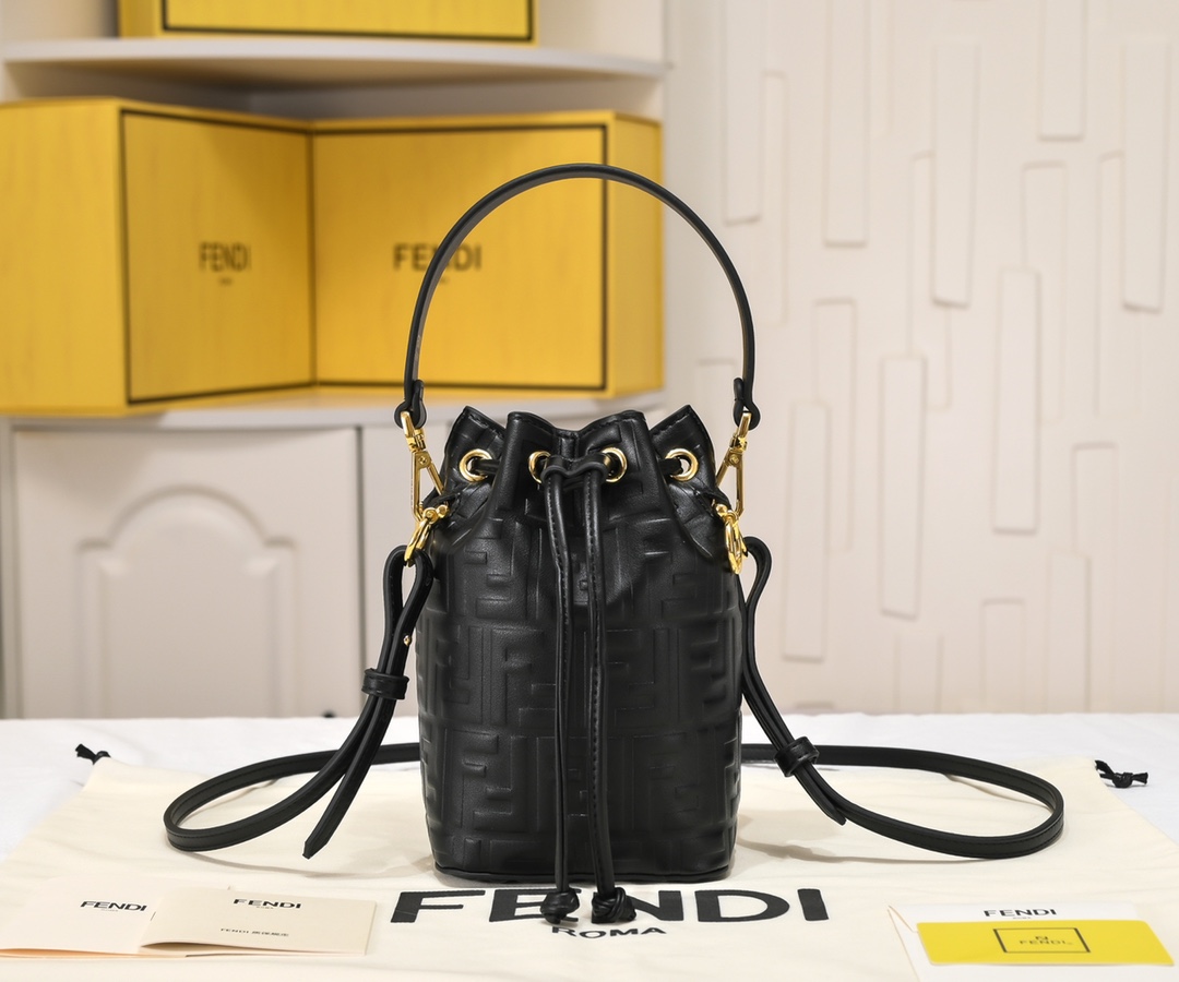 FENDI モントレゾール ブラウンレザー ミニバッグ ☆【FENDI】☆フェンディ モン トレゾールミニバッグ ブラウン
