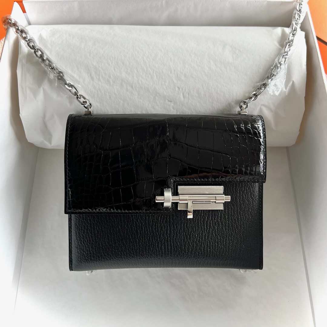 エルメス定価 HERMES ヴェルー チェーン ミニ タッチ 黒 ブラック
