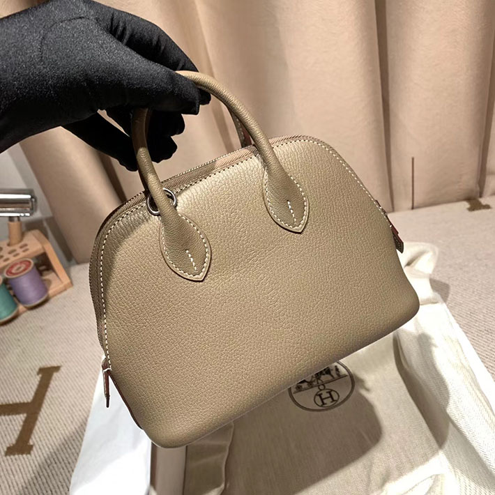 エルメス・ボリード専門店 H品 HERMES ボリード1923 ミニ シェブルミゾル エトゥープ シルバー金具 BN002 ボリード ミニサイズ感 - 画像 (6)